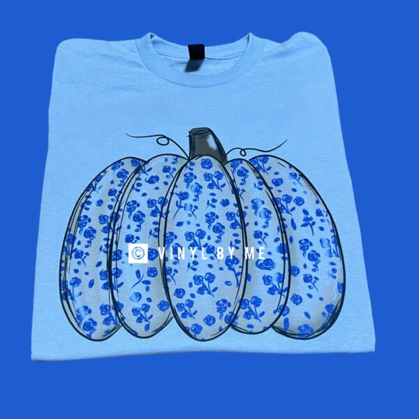 Blue floral pumpkin tee
